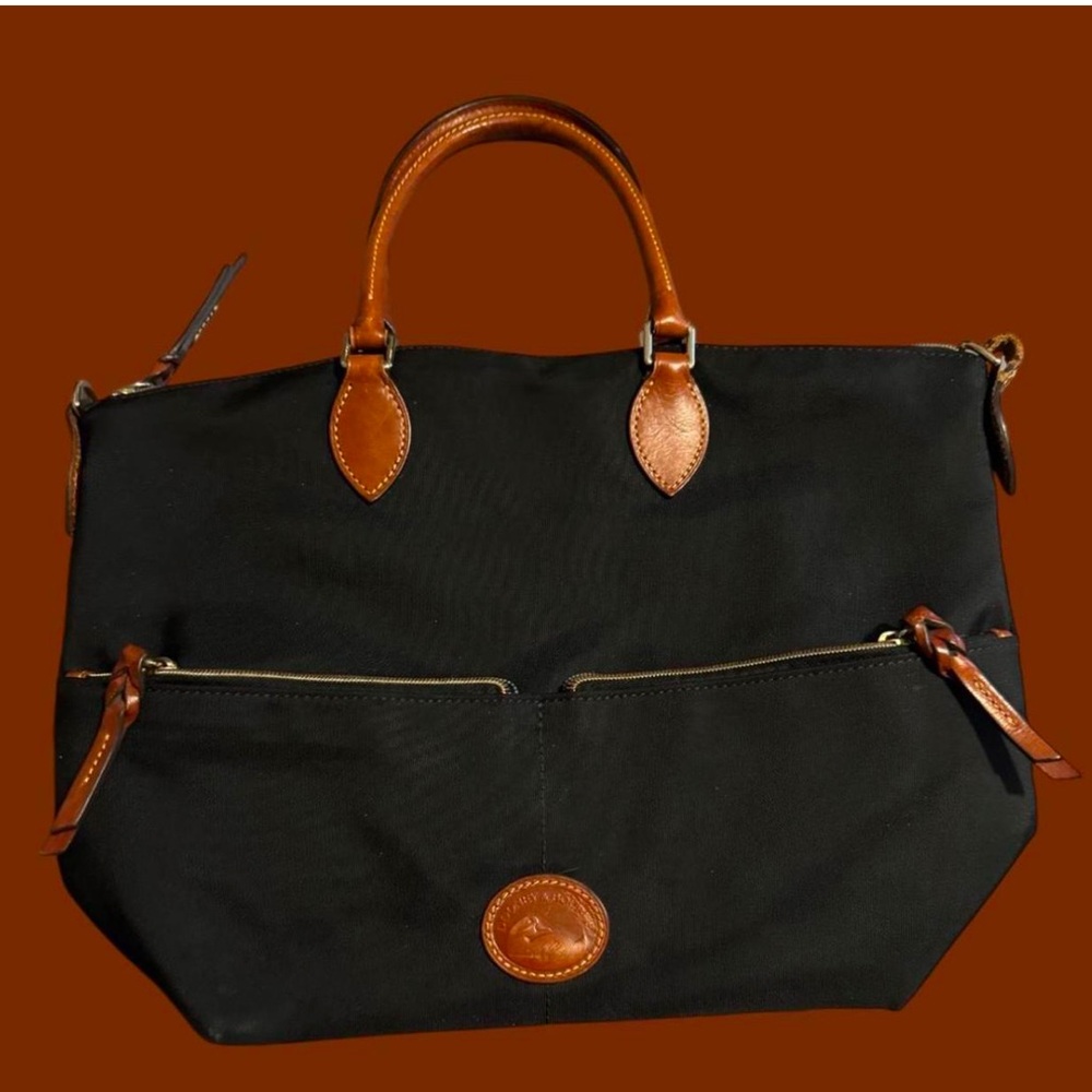 VINTAGE BLACK NYLON DOONEY & BOURKE HANDBAG!